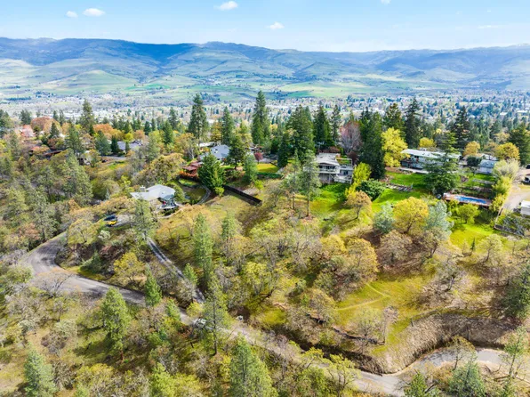 422 Glenview Dr, Ashland, OR 97520