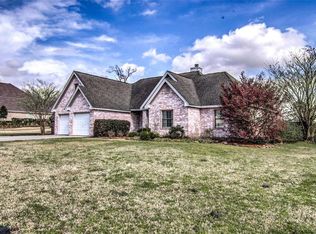104 Featherstone Ct, Liberty, TX 77575