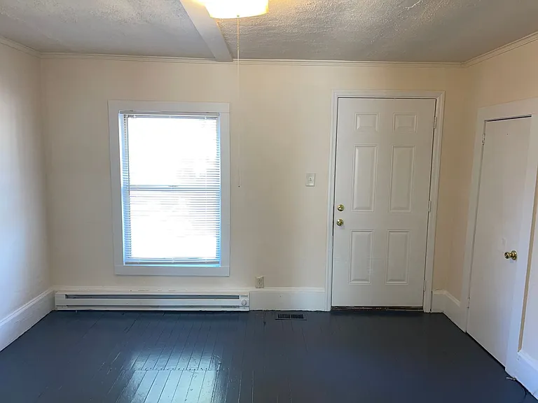 208 E Georgia Ave — Photo 3