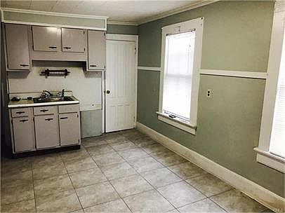 4th image of 1045 Hancock Ave #1