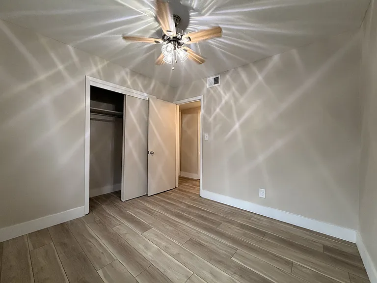 Huntington Green Apartments — Photo 10