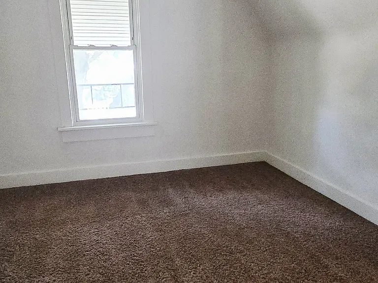 224 Catherine St — Photo 28