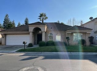 1039 E Manhattan Ave, Fresno, CA 93720