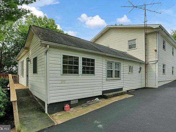 4th image of 1205 Kuhn Ave