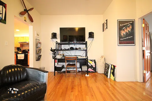 Rented by Bold New York | media 20