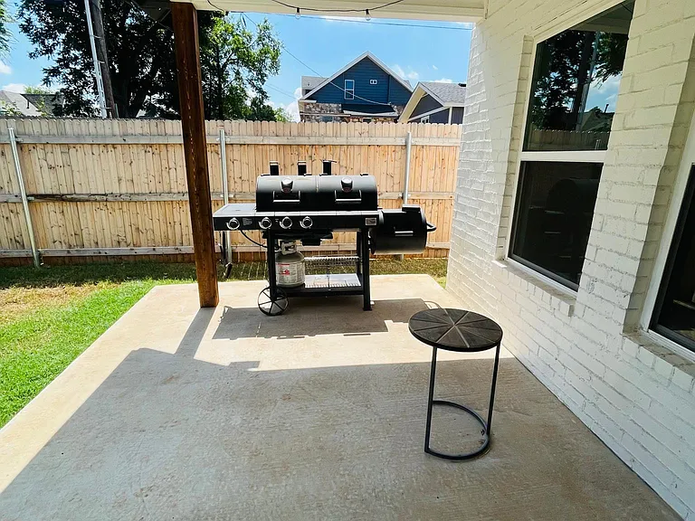 4108 N Indiana Ave — Photo 39