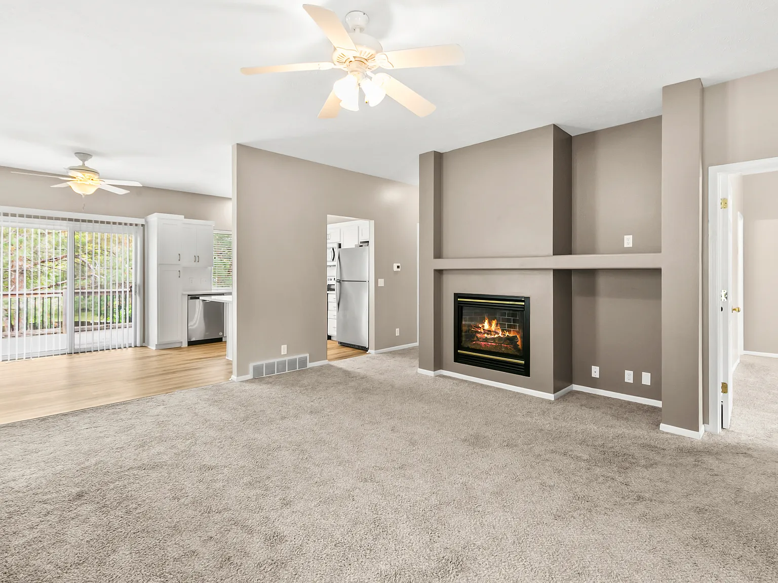 3 bed, 1437 sqft, $2,200 — Photo 3