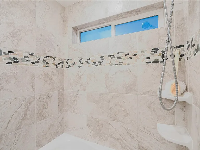 2225 Lombardy St — Photo 21