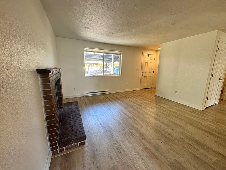 Main Fourplex — Photo 4