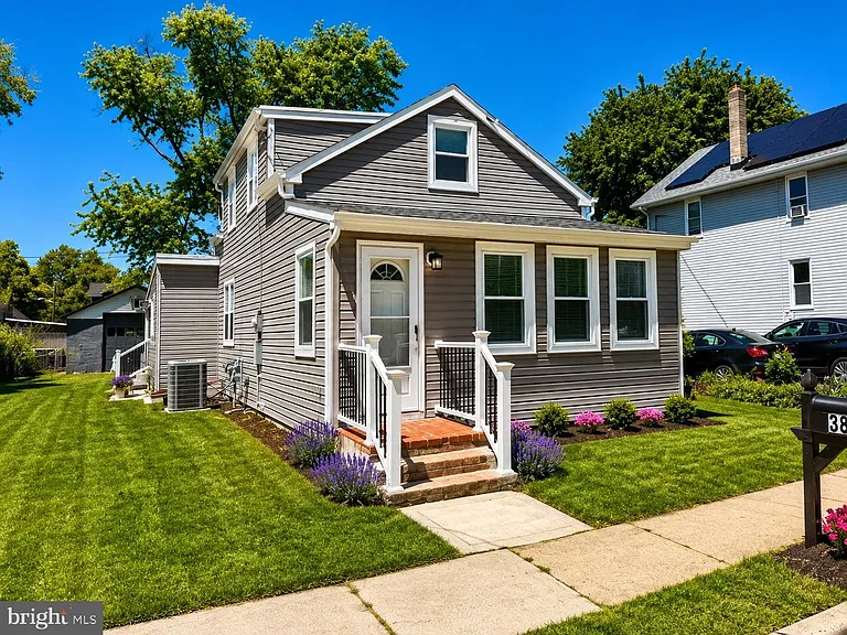 383 Johnson Ave — Photo 3