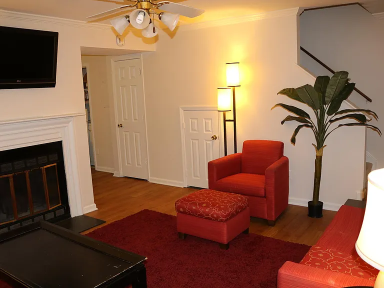 131 Ellington Pl — Photo 3
