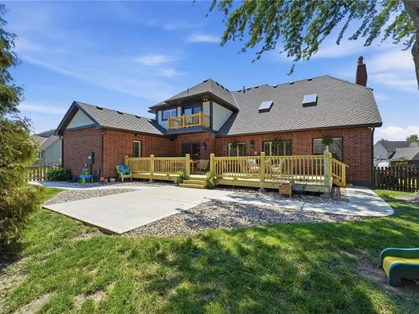 2448 NW Valley View Dr, Lees Summit, MO 64081