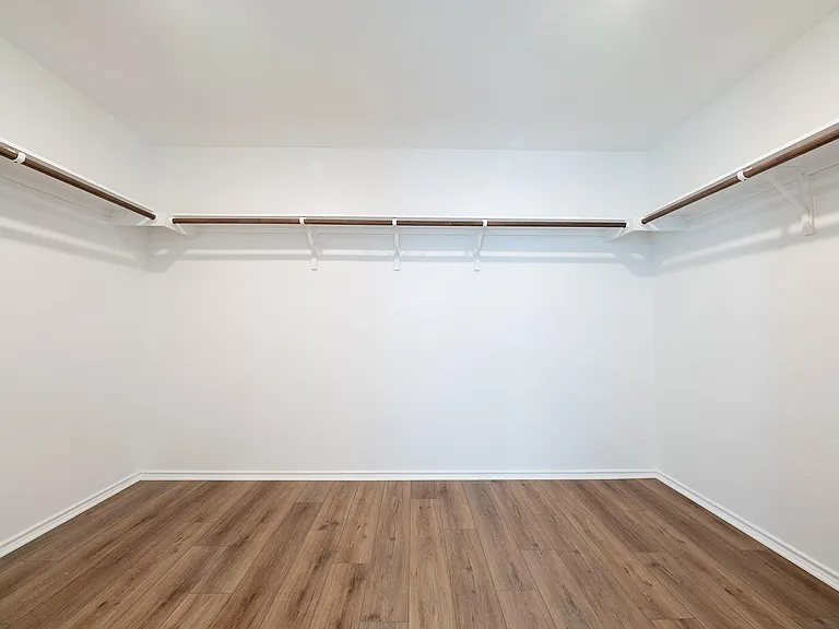 702 Silver Springs Bnd — Photo 21
