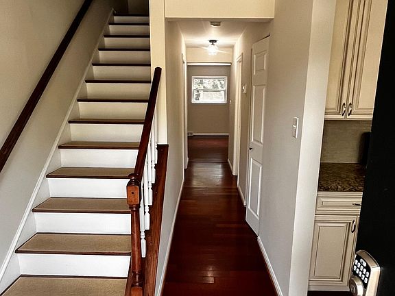 3rd image of 6562 Gildar St