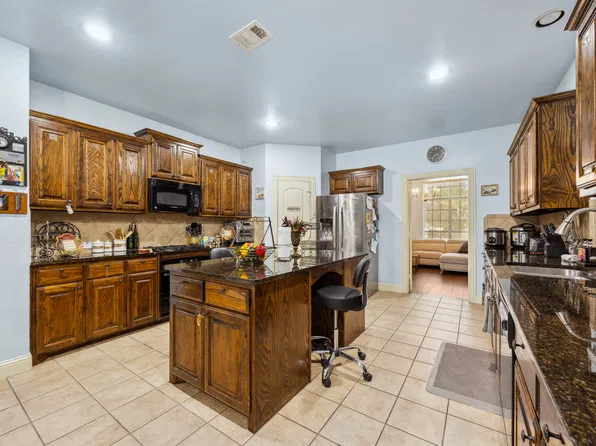 2224 Hobby Falcon Trl, Grand Prairie, TX 75052