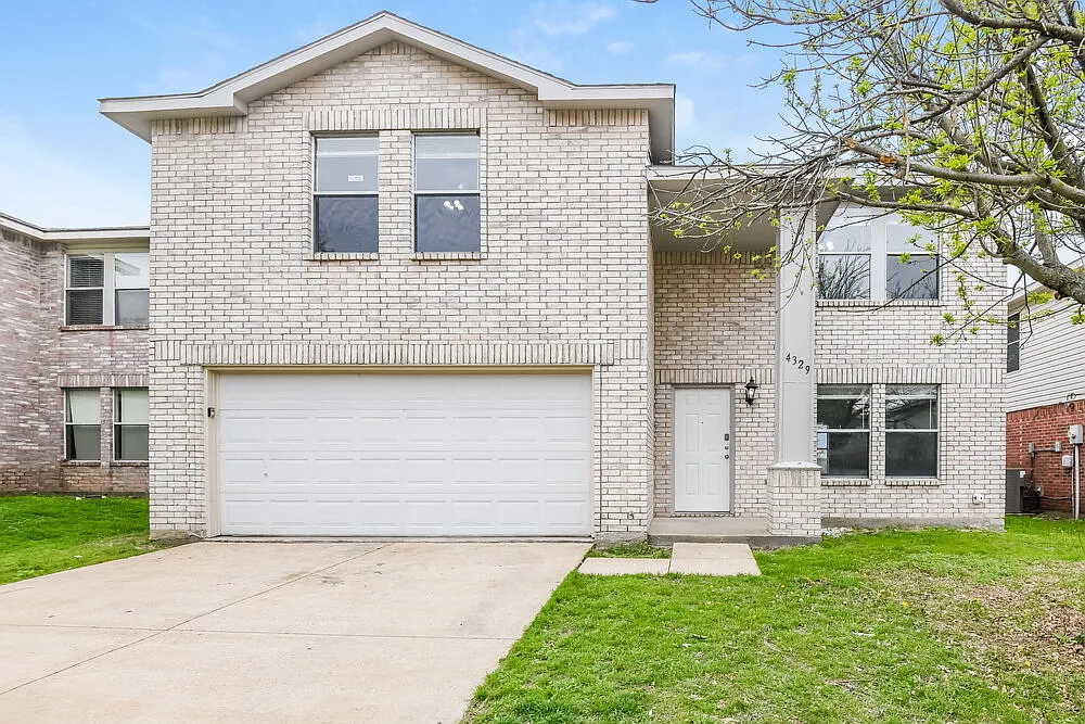 3 bed, 2.5 bath, 2126 sqft, $2,640 — Photo 1