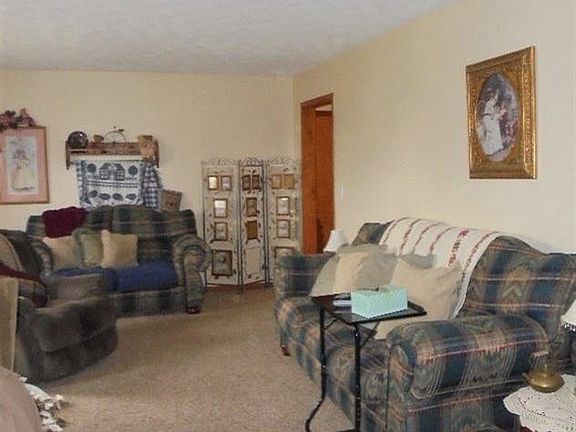 4th image of 35 Beechwood Dr