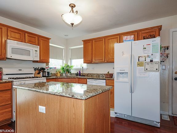 3rd image of 1043 Meadowridge Dr