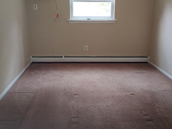 4th image of 159 Meadowbrook Ln #A