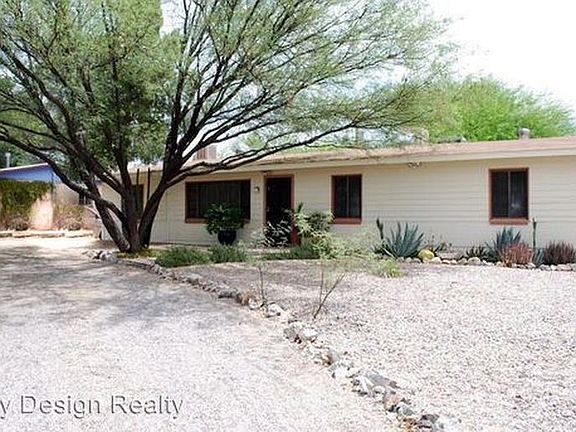 4th image of 720 N Irving Cir