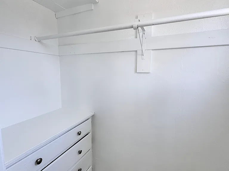 502 N Kenmore Ave #D — Photo 9