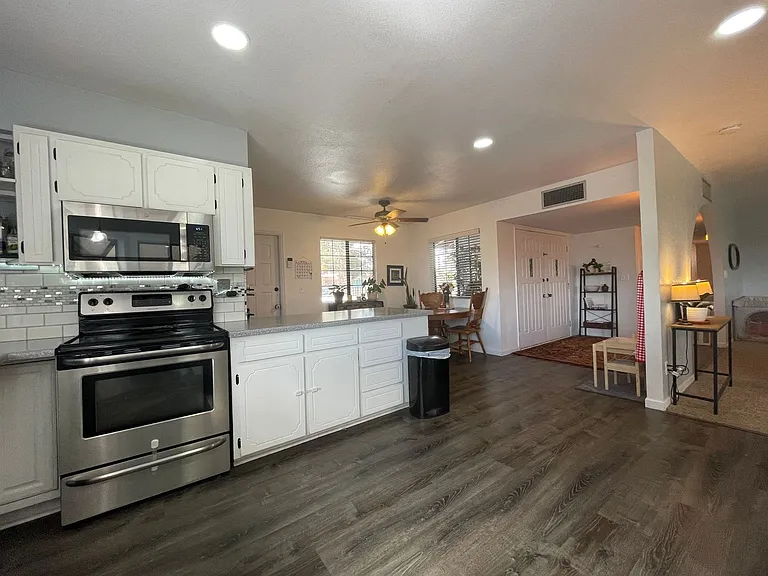 2046 Piccadilly Ln — Photo 28