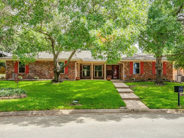 1800 Briarcrest Ln, Arlington, TX 76012