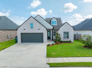 102 Queen Palm Cir, Youngsville, LA 70592