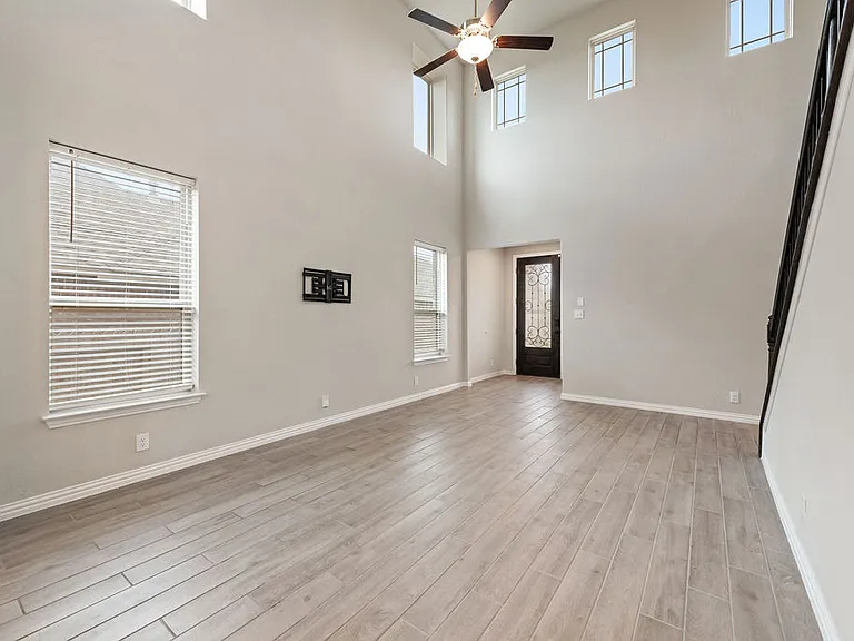2058 Egret Ave — Photo 5