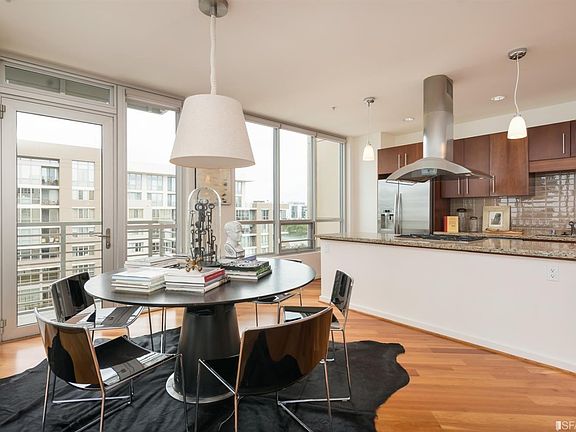 5th image of 325 Berry St APT 520