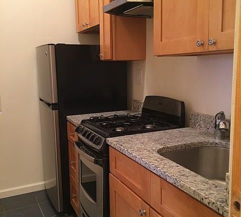 2nd image of 255 W 10th St APT 3RN