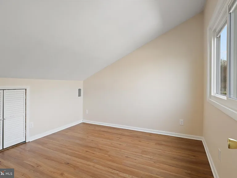 103 Farmington Ln — Photo 6
