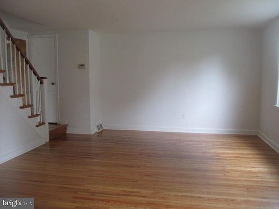 2nd image of 207 Indian Rock Dr