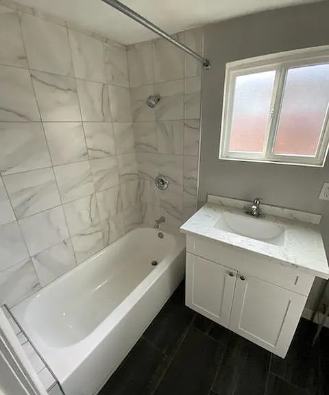 5910 S Van Ness Ave — Photo 6