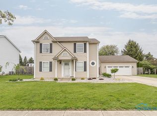 1080 Sparrow Ln, Bowling Green, OH 43402