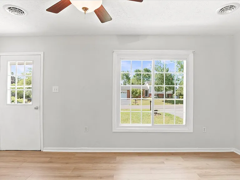 102 Linwood Ct — Photo 6