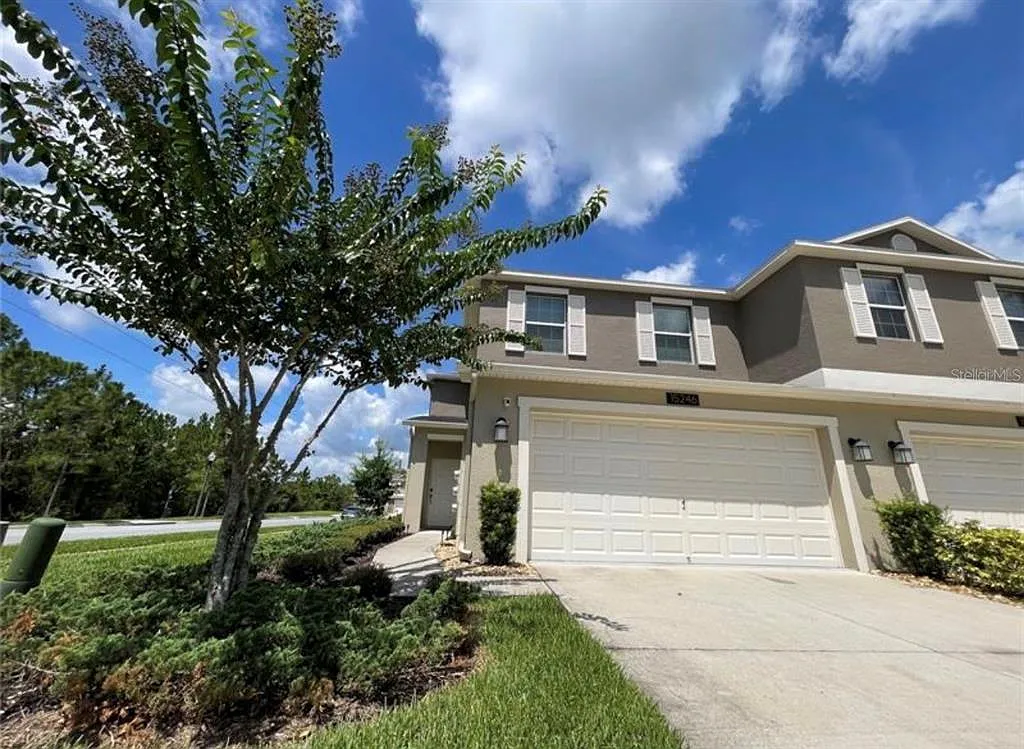 3 bed, 2.5 bath, 1729 sqft, $2,600 — Photo 1