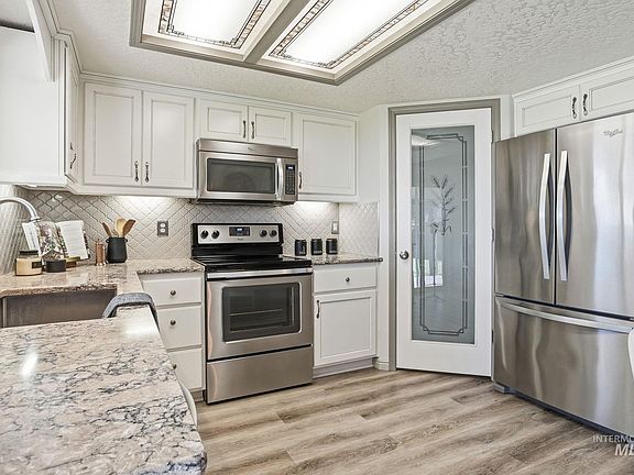 2nd image of 807 S Bonneville Dr