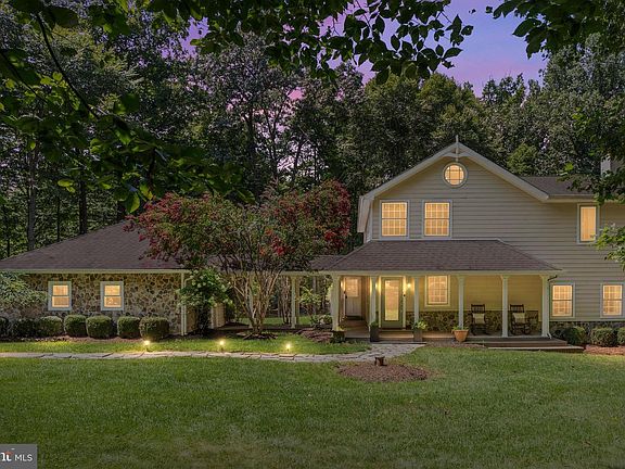 2nd image of 328 Canterwood Ln