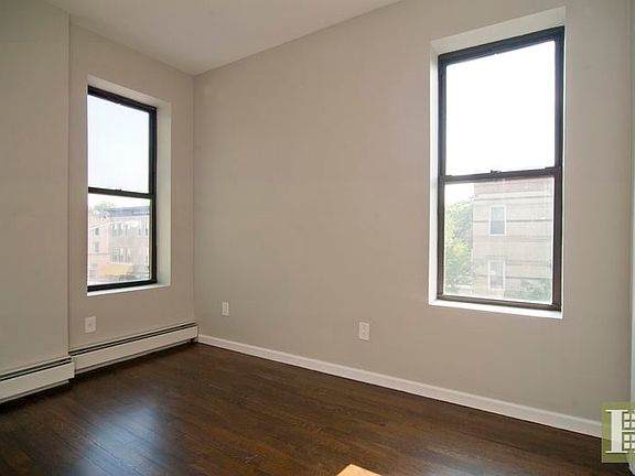 3rd image of 426 Bainbridge St