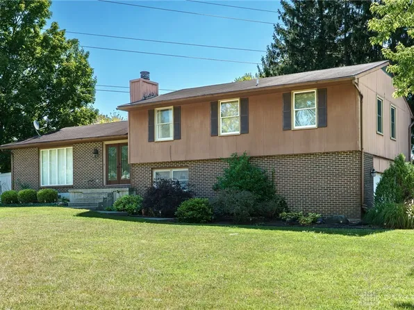 4220 Willow Creek Dr, Dayton, OH 45415