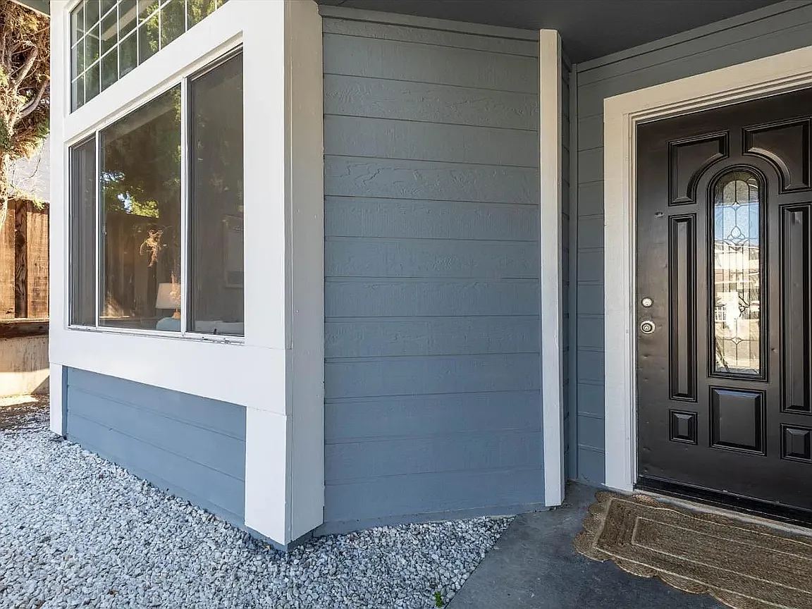 4 bed, 2.5 bath, 1927 sqft, $1,500 — Photo 2