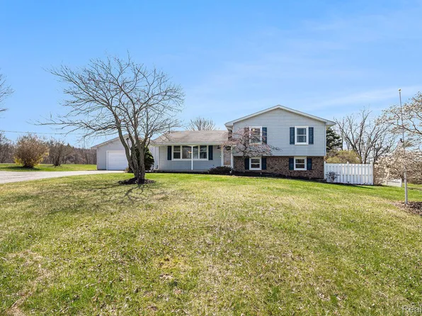 4896 Beard Rd, Byron, MI 48418