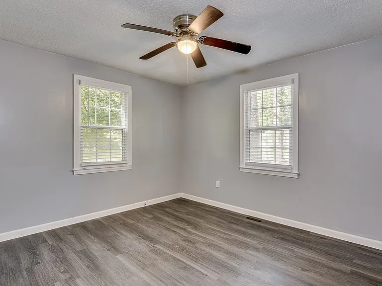 2202 Shirley Ave — Photo 4