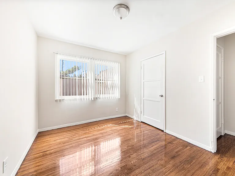 359 W Providencia Ave — Photo 16
