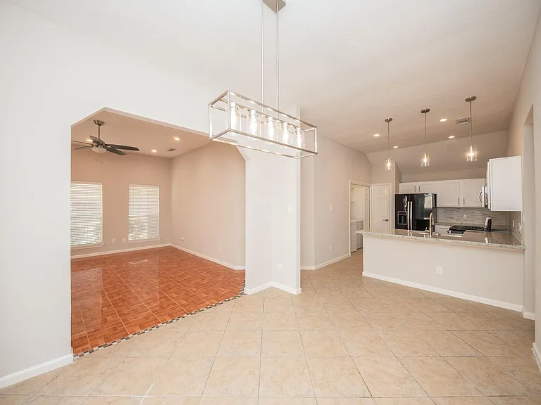 121 Coffee Ln — Photo 10