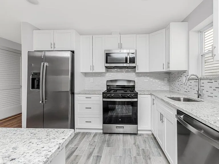 282 W Runyon St #1 — Photo 3