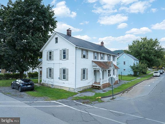 3rd image of 213 Market St