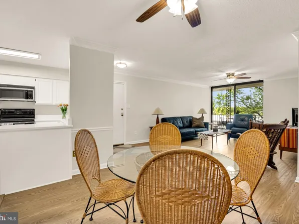 3117 Patrick Henry Dr APT 430, Falls Church, VA 22044