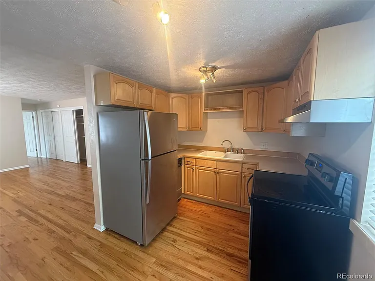 1063 N Clarkson St #8 — Photo 33
